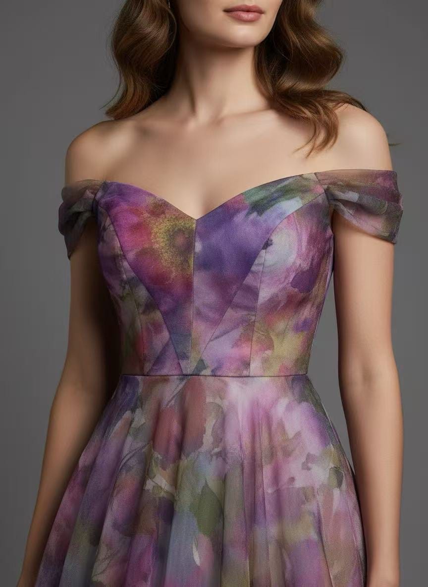 Vestido Elodie Vestido floral feminino ombro a ombro em tons roxos e verdes