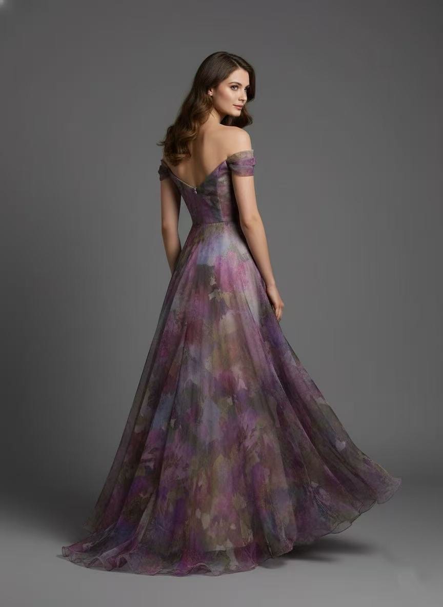 Vestido Elodie Vestido longo floral roxo com decote ombro a ombro