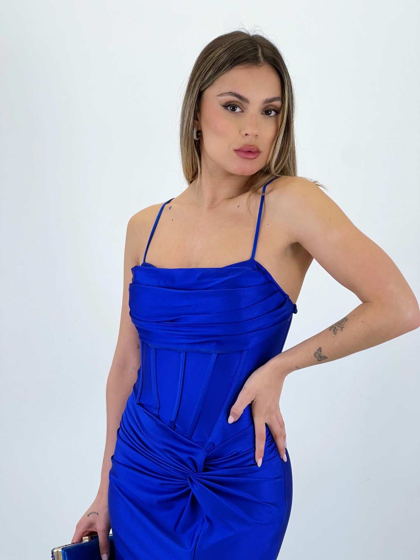 Vestido Samara Vestido azul royal acetinado com alças finas e nó frontal