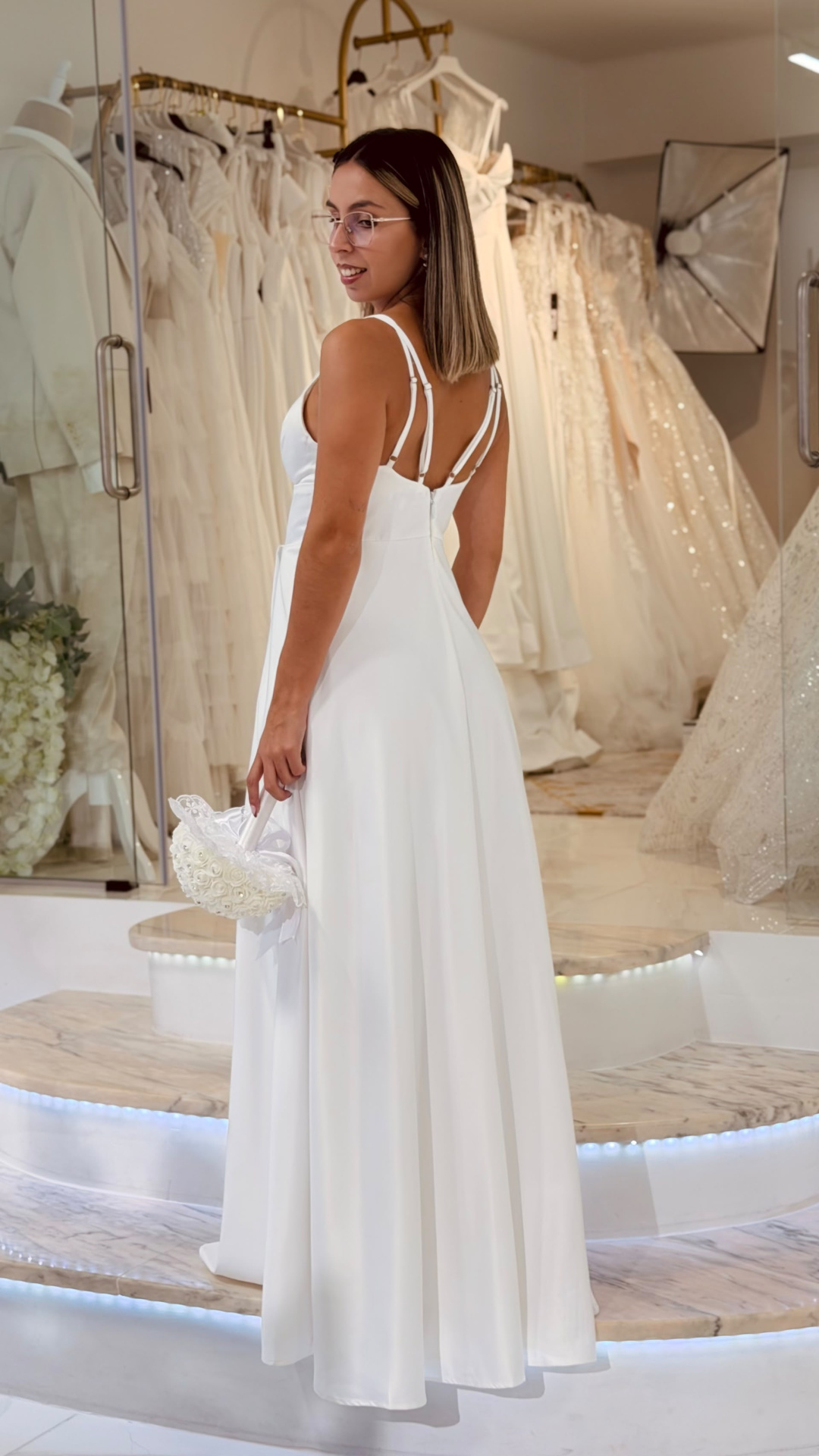 Vestido Muse Noiva Vestido de noiva branco com alças duplas em boutique