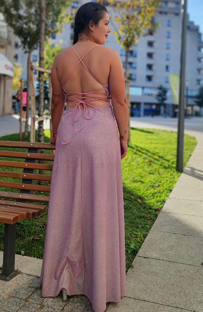 Vestido c/atilhos costas brilhante Vestido longo rosa cintilante com alças cruzadas
