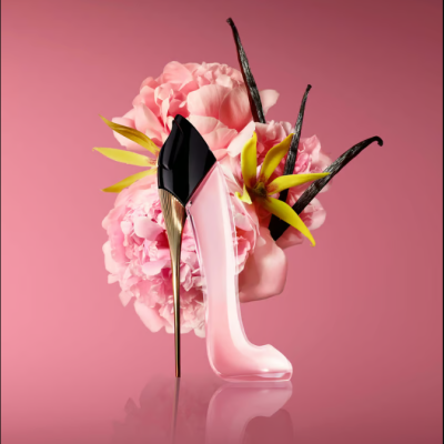 Frasco de perfume em forma de sapato rosa com salto alto