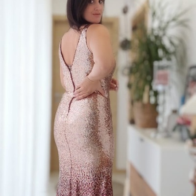 Vestido longo de lantejoulas rosa para vinho