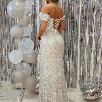 Vestido longo cintilante prateado com alças caídas e amarração nas costas