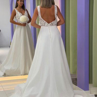 Vestido de noiva branco com corpete em renda e saia ampla