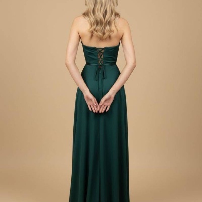 Vestido longo verde escuro com cordões nas costas