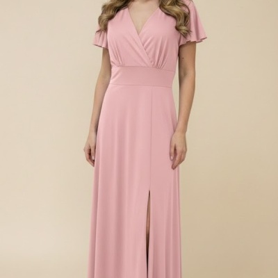 Vestido longo rosa com decote em V e fenda frontal