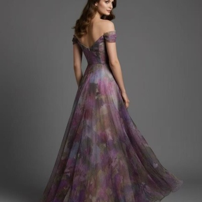 Vestido longo floral roxo com decote ombro a ombro