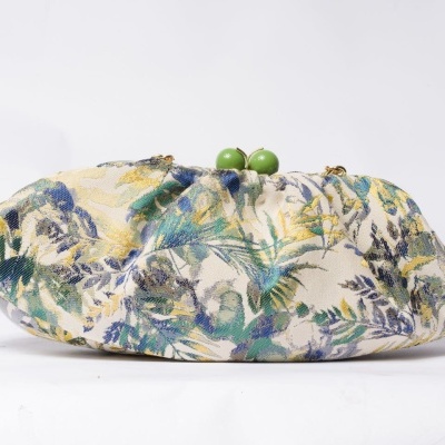 Mala de mão floral em tecido com fecho verde