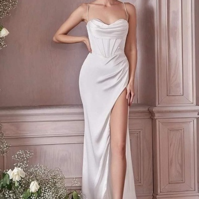 Vestido longo branco com fenda alta e alças finas