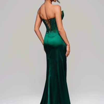 Vestido longo verde esmeralda com corpete e saia acetinada