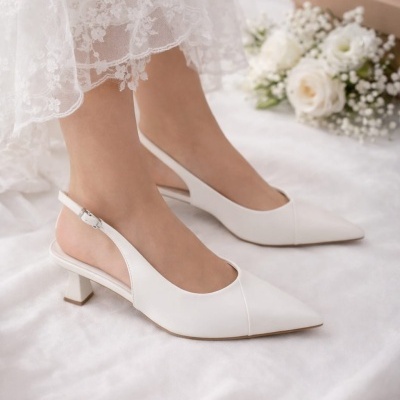 https://www.purplefashion.pt/product/sapato-slingback-branco