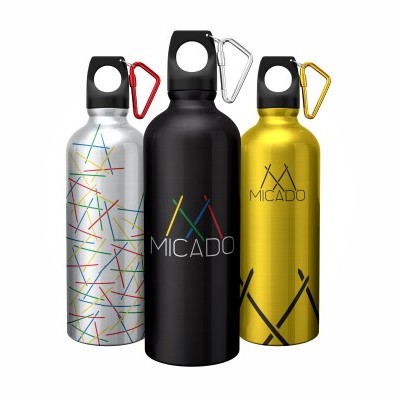 Três garrafas metálicas com design MICADO e mosquetões coloridos