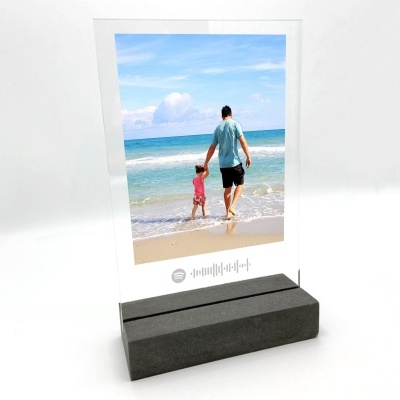 Placa acrílica com foto e código Spotify em base preta