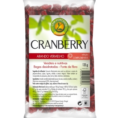 Pacote plástico de cranberry desidratado da marca Cem Porcento Natural com etiqueta detalhada em português