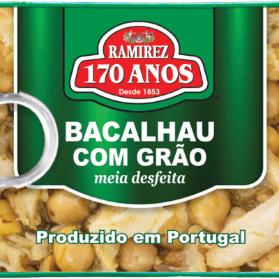 Lata de bacalhau com grão da marca Ramirez verde com texto