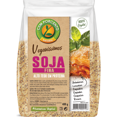 Pacote plástico de soja fina texturizada 400g da marca CEM PORCENTO NATURAL com selo 100% vegetal e receitas sugeridas na embalagem
