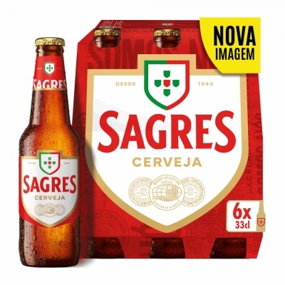 Embalagem de cerveja Sagres com seis garrafas de 33cl, embalagem vermelha e branca, garrafa castanha com rótulo Sagres