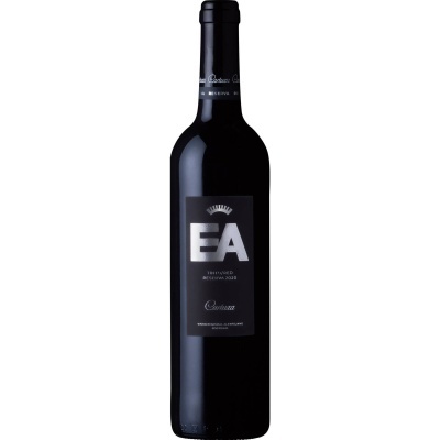 Garrafa de vinho tinto reserva EA 2020 com rótulo preto e letras prateadas.