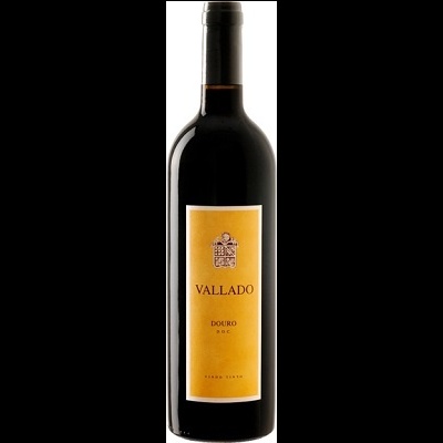 Garrafa de vinho tinto Vallado com rótulo amarelo e cápsula preta