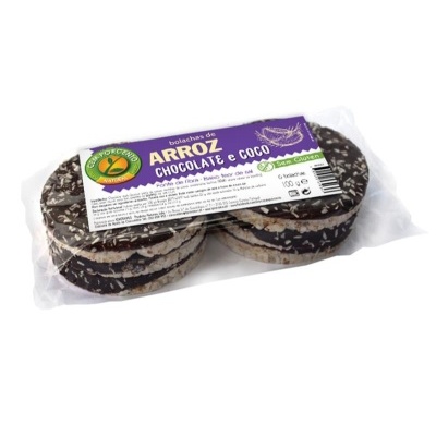 Pacote de bolachas de arroz cobertas de chocolate e coco com rótulo e embalagens plástica