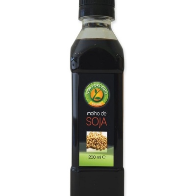 Garrafa de molho de soja de 200 ml com etiqueta preta e verde, tampa preta.