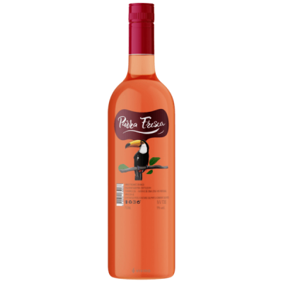 Garrafa de bebida laranja com tampa vermelha e rótulo com tucano e texto Paíra Fresca