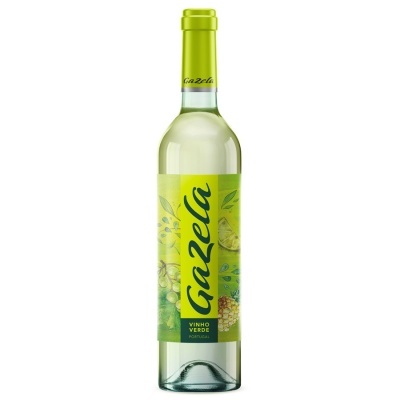 Garrafa de vinho Gazela Vinho Verde Portugal com rótulo verde e tampa verde clara