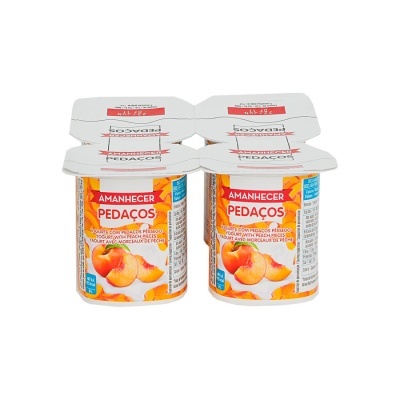 Pack de quatro iogurtes Amanhecer Pedaços sabor pêssego.