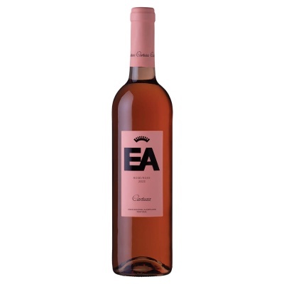 Garrafa de vinho rosé com etiqueta rosa e letras EA pretas