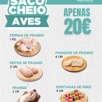Oferta saco cheio aves com vários tipos de aves cruas em tábuas de madeira e preço 20 euros.