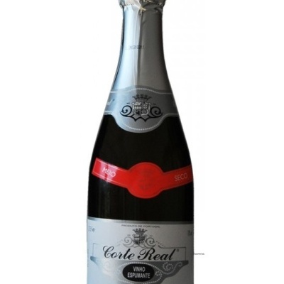 Garrafa de vinho espumante Corte Real com rótulos prateado, branco e vermelho