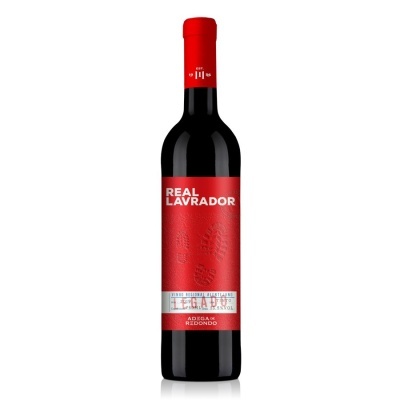 Garrafa de vinho tinto Real Lavrador com rótulo vermelho e branco