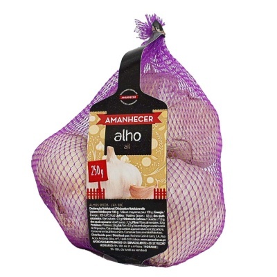 Saco de alho com etiqueta da marca Amanhecer