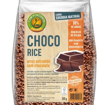 Pacote de arroz extrudido com chocolate com selo natural e informações de composição em rótulo