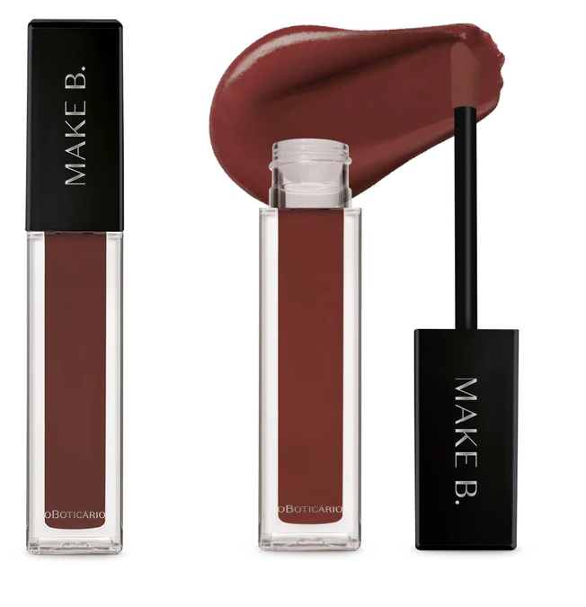 11629 BATOM LÍQUIDO MATE COM ÁCIDO POLIGLUTÂMICO MAKE B. Batom líquido MAKE B. castanho com embalagem transparente e tampa preta