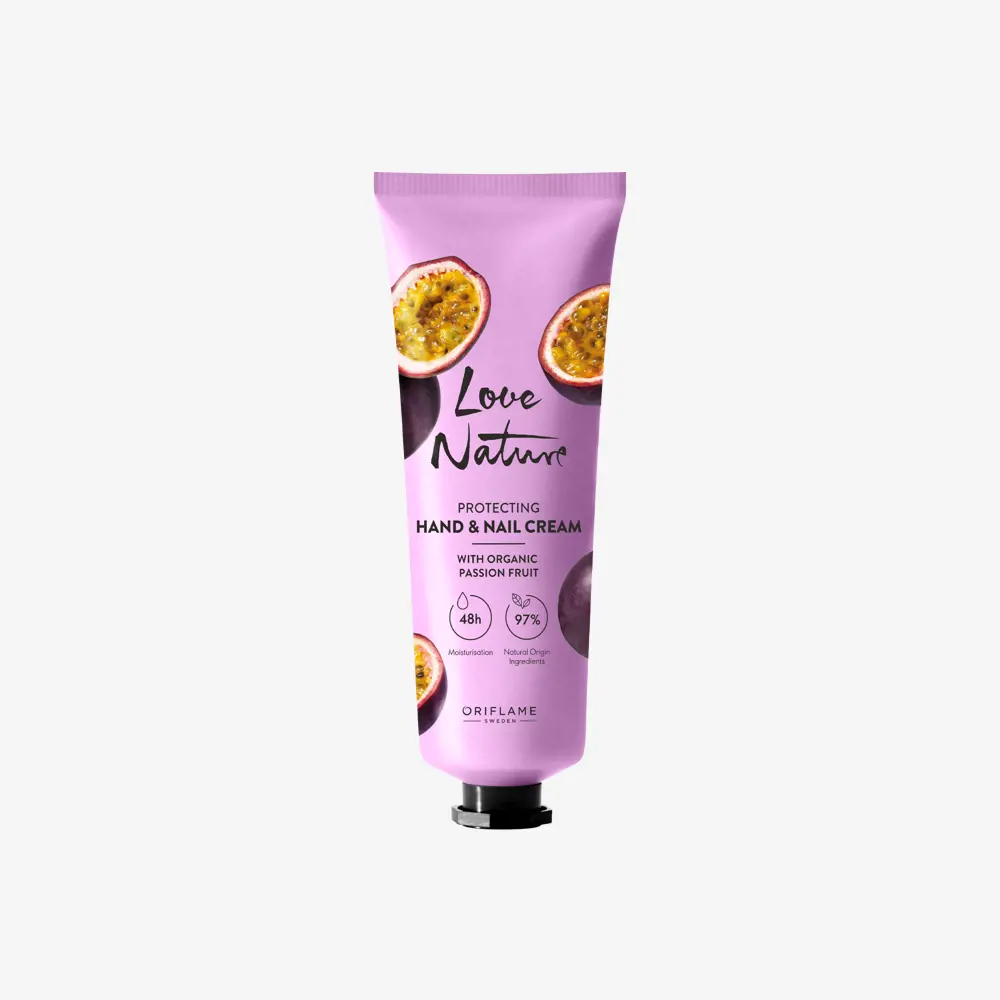 47202 Creme de Mãos e Unhas Protetor com Maracujá Biológico Love Nature Tubo de creme roxo com imagens de maracujá e texto em inglês