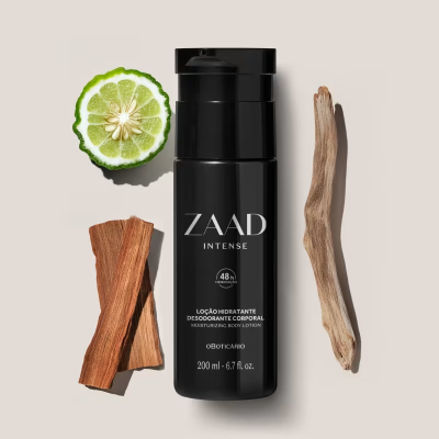 Frasco preto de loção hidratante ZAAD INTENSE com fruta verde e madeira