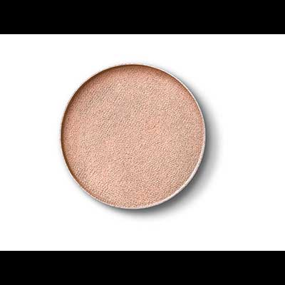 Pó compacto bege claro em fundo branco