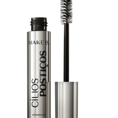 Máscara de pestanas prata com aplicador ao lado