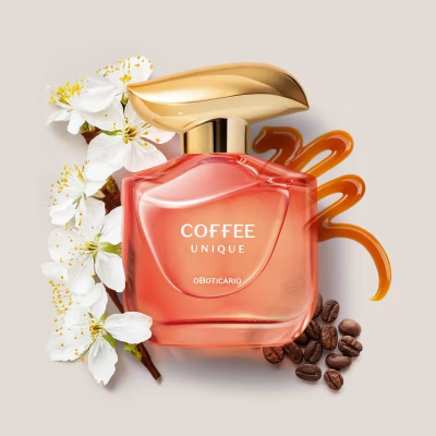 Frasco de perfume Coffee Unique da marca oBoticário com flores, grãos de café e caramelo