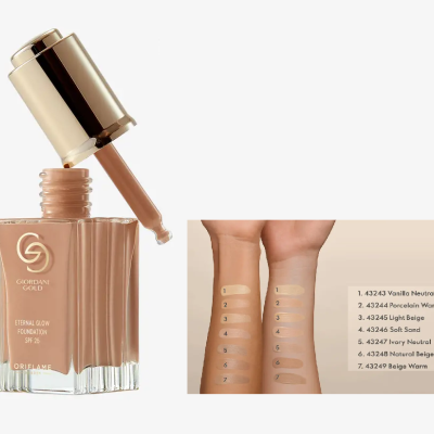 Base líquida Giordani Gold Eternal Glow Foundation Oriflame com amostras de tons em braços