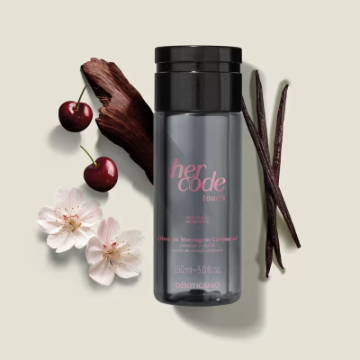 Frasco de óleo de massagem corporal her code touch da O Boticário com cerejas, flores, pau de canela e baunilha