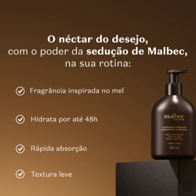 Frasco de loção esfoliante Malbec castanho escuro com tampa numa base preta e fundo marrom