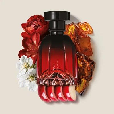 Frasco de perfume vermelho com flores, frutas e âmbar