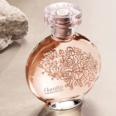 Frasco redondo rosa claro com desenho floral e texto Floratta CEREJEIRA EM FLOR