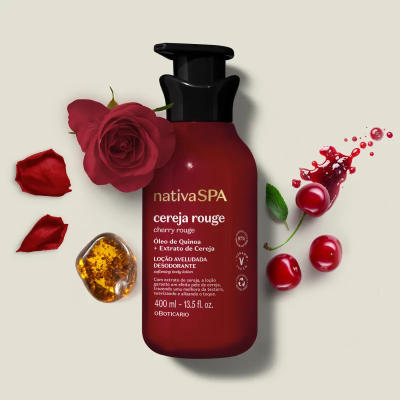 Frasco vermelho com tampa preta de loção Nativa SPA Cereja Rouge com cerejas, rosa vermelha e resina