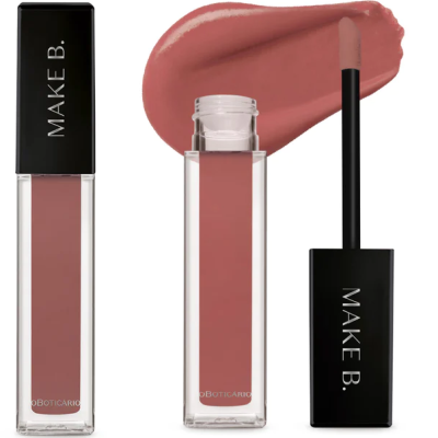 Batom líquido rosa nude em embalagem retangular translúcida com tampa preta e aplicador