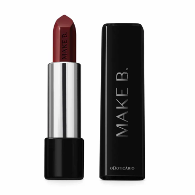 Batom vermelho escuro MAKE B. com estojo preto e prata