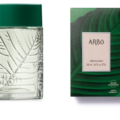 Frasco de perfume com padrão de folha em relevo e embalagem verde com texto